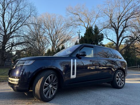 Used 2023 Land Rover Range Rover Long Wheelbase Autobiography image 5