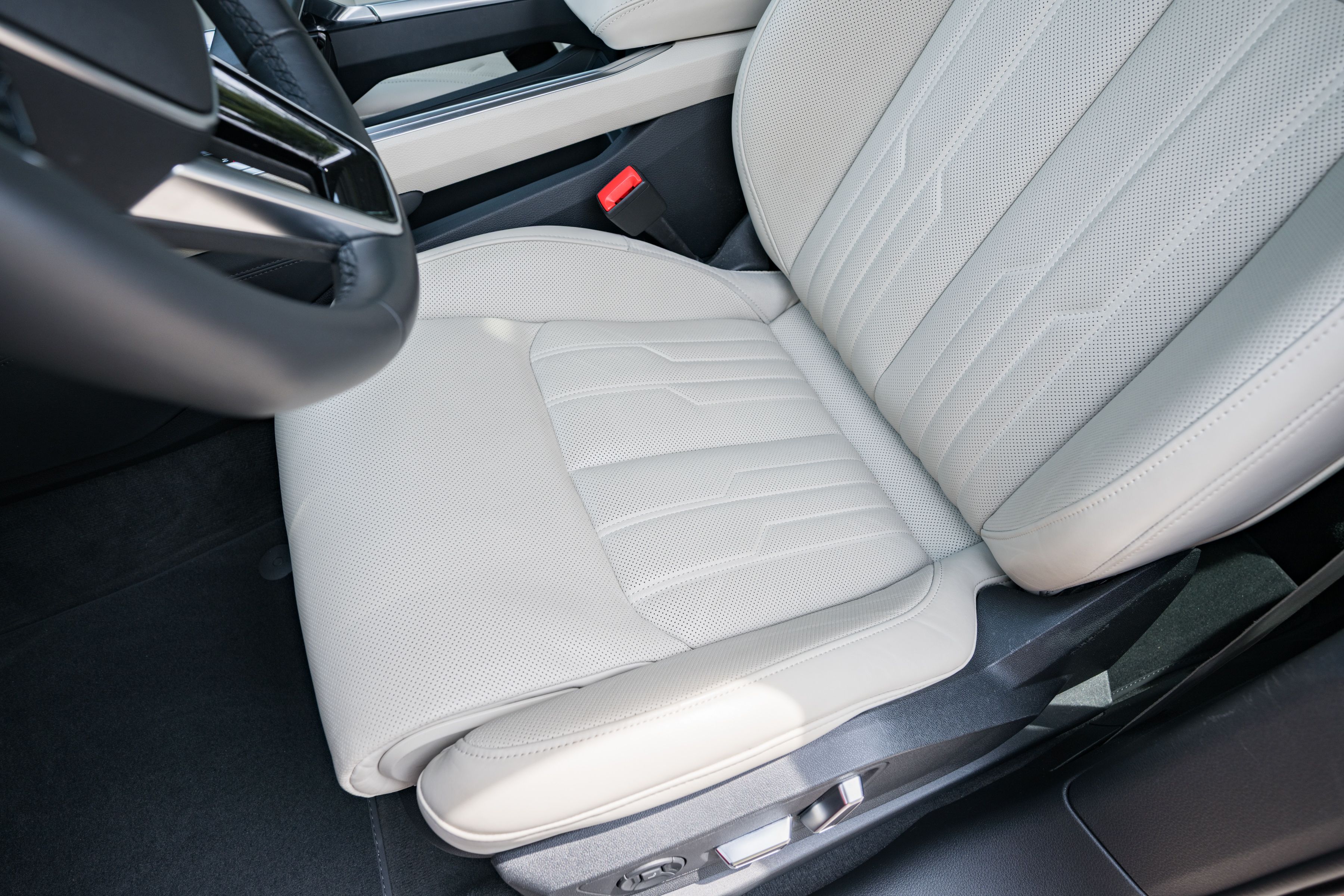 Used 2022 Audi e-tron Prestige w/ Prestige Package AWD/4WD image 19