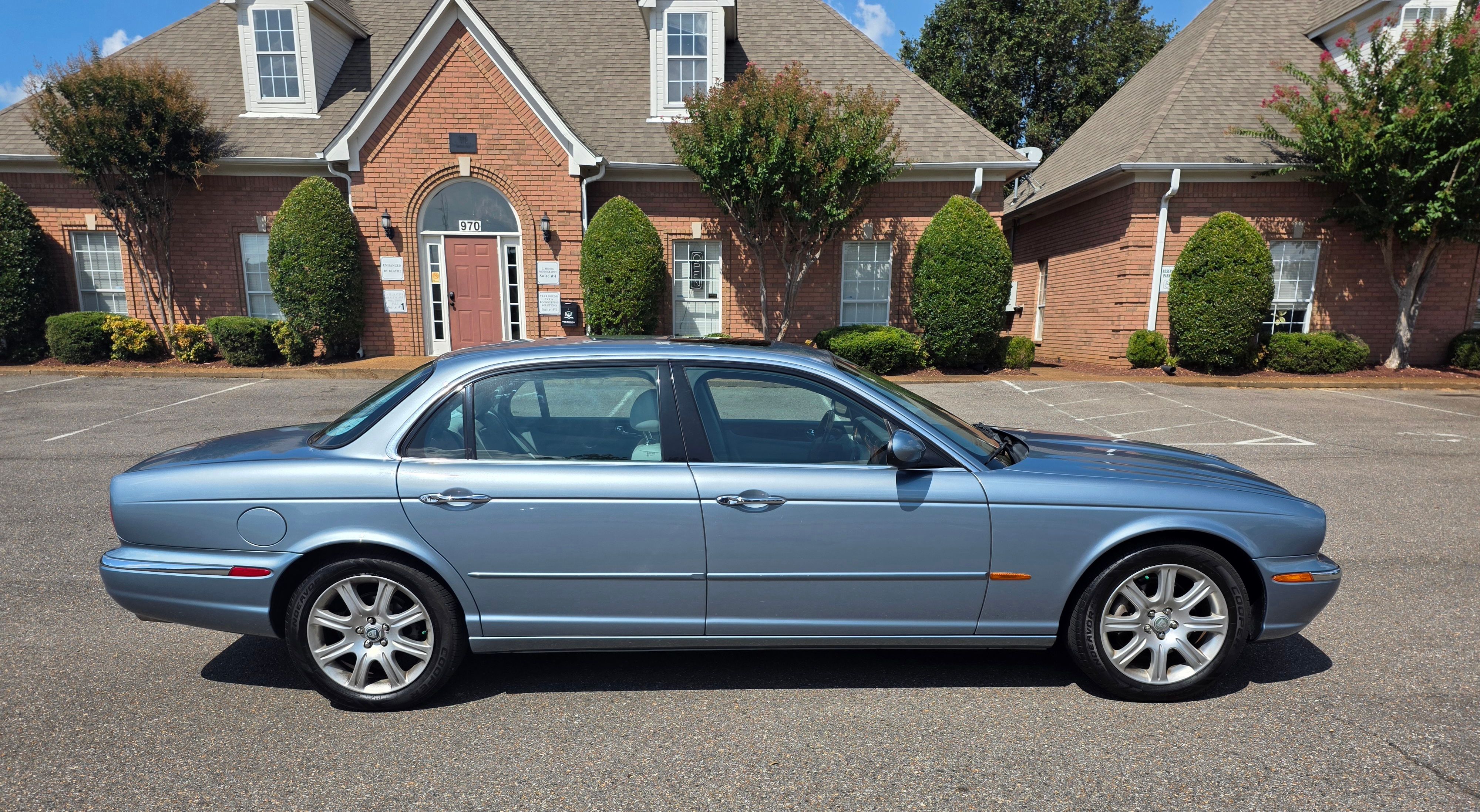 Used 2005 Jaguar XJ8 RWD image 4