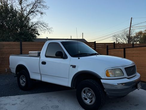 Used 2003 Ford F150 XL image 2