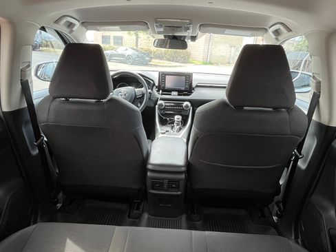 Used 2020 Toyota RAV4 LE w/ Carpet Mat Package image 6