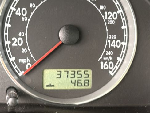 Used 2003 Volkswagen Passat GLX FWD image 2