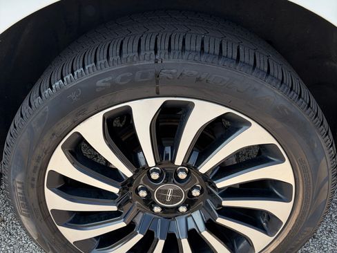 Used 2022 Lincoln Navigator L Black Label AWD/4WD image 12