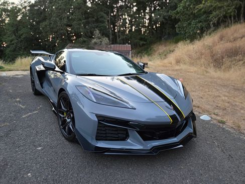 Used 2024 Chevrolet Corvette Z06 w/ Z07 Performance Package image 5