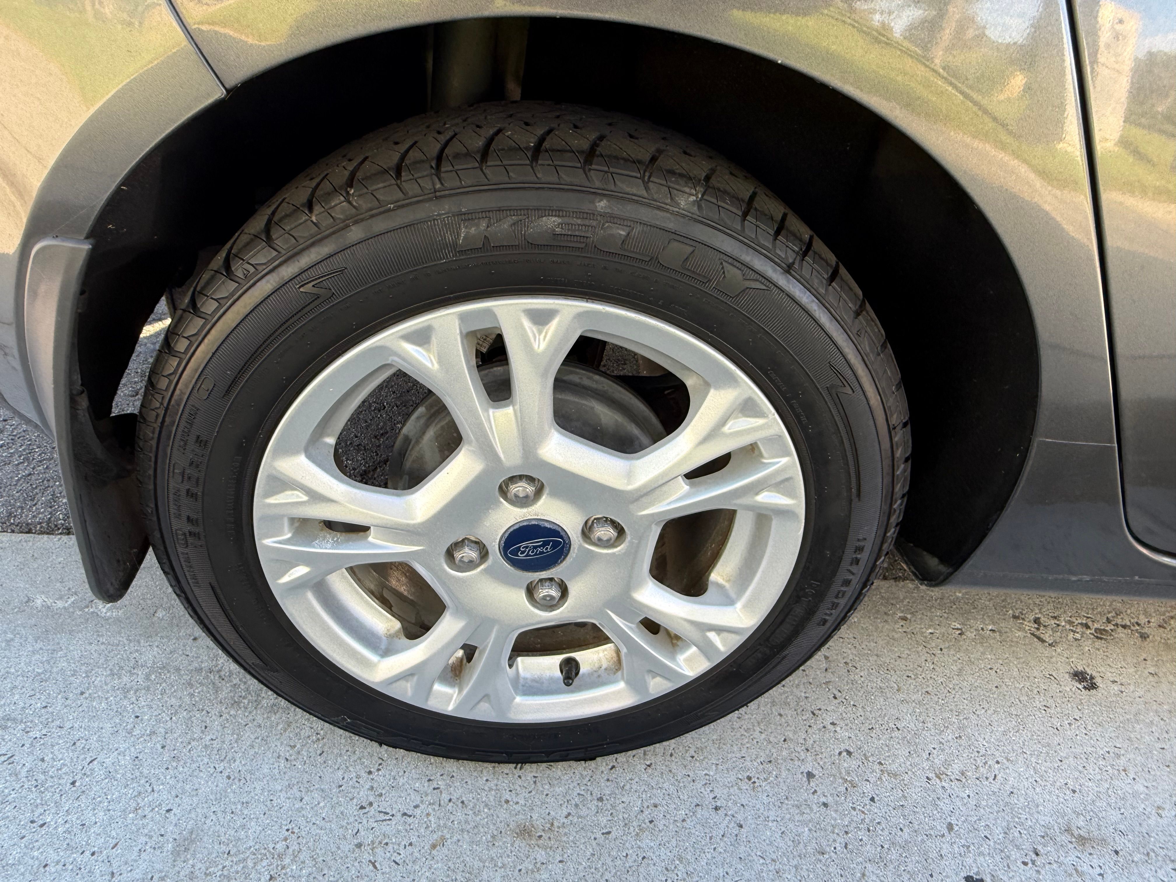 Used 2015 Ford Fiesta SE w/ Exterior Protection Package FWD image 12