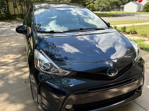Used 2017 Toyota Prius V Five w/ Advanced Technology Package FWD image 9