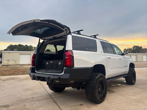 Used 2018 Chevrolet Suburban LT w/ Luxury Package image 5