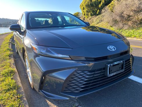 Used 2026 Toyota Camry LE image 4