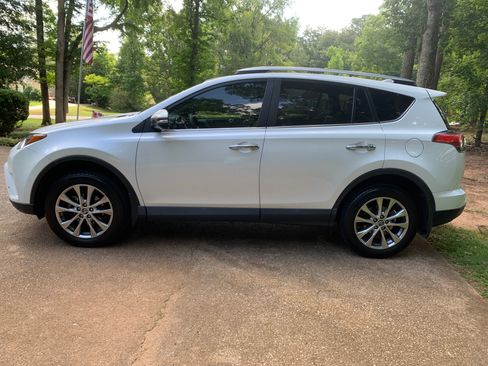 Used 2018 Toyota RAV4 Limited w/ Advanced Technology Package FWD image 21