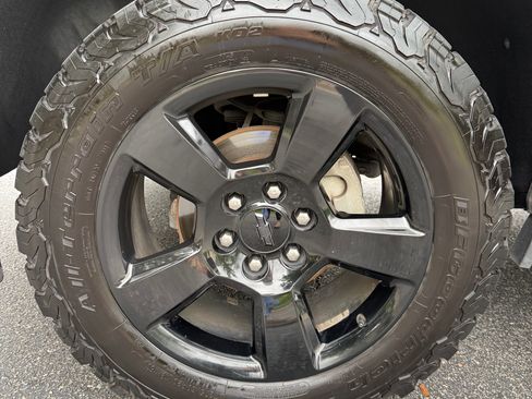 Used 2017 Chevrolet Suburban LT AWD/4WD image 8