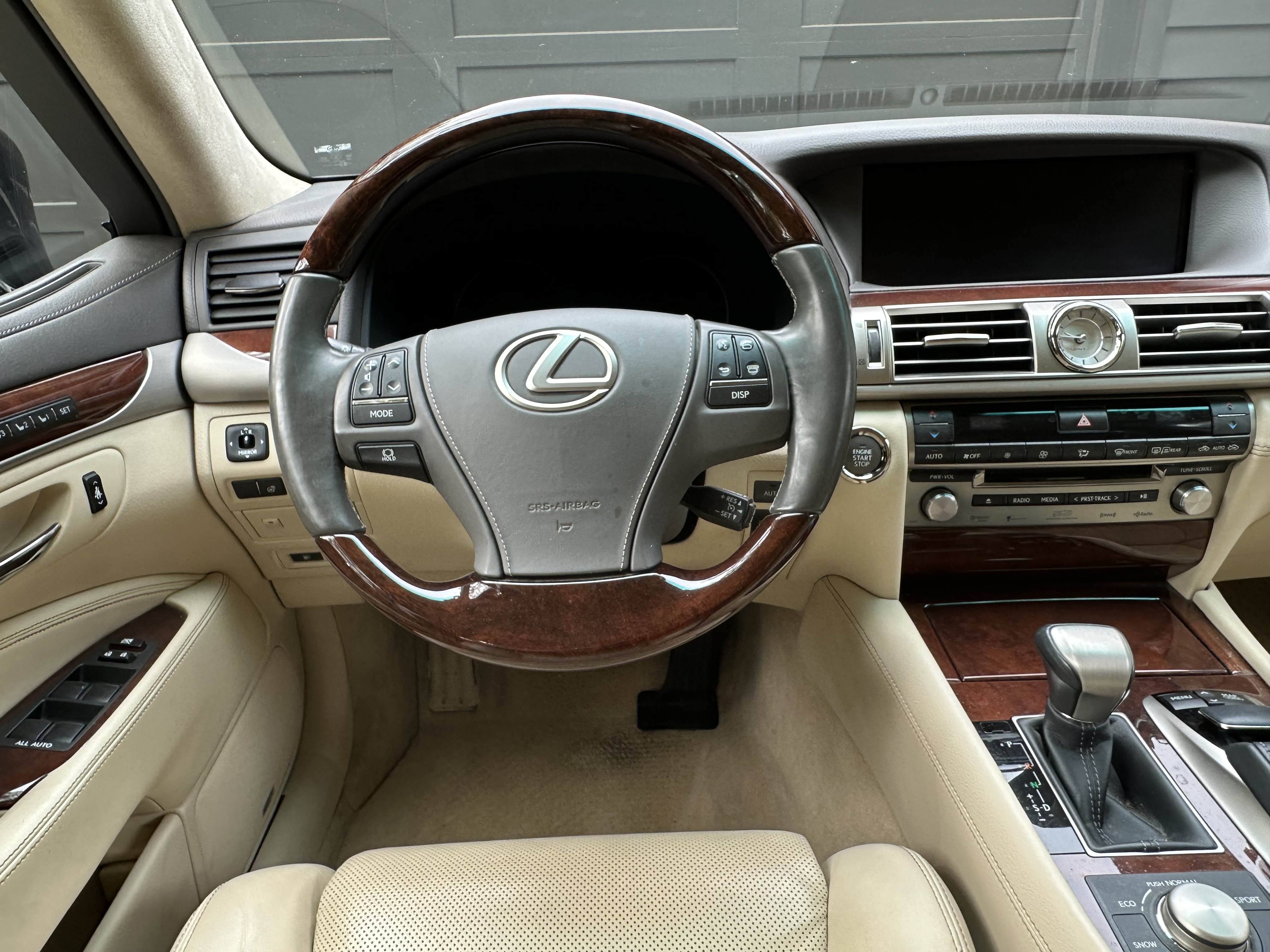 Used 2014 Lexus LS 460 AWD w/ Comfort Package image 9