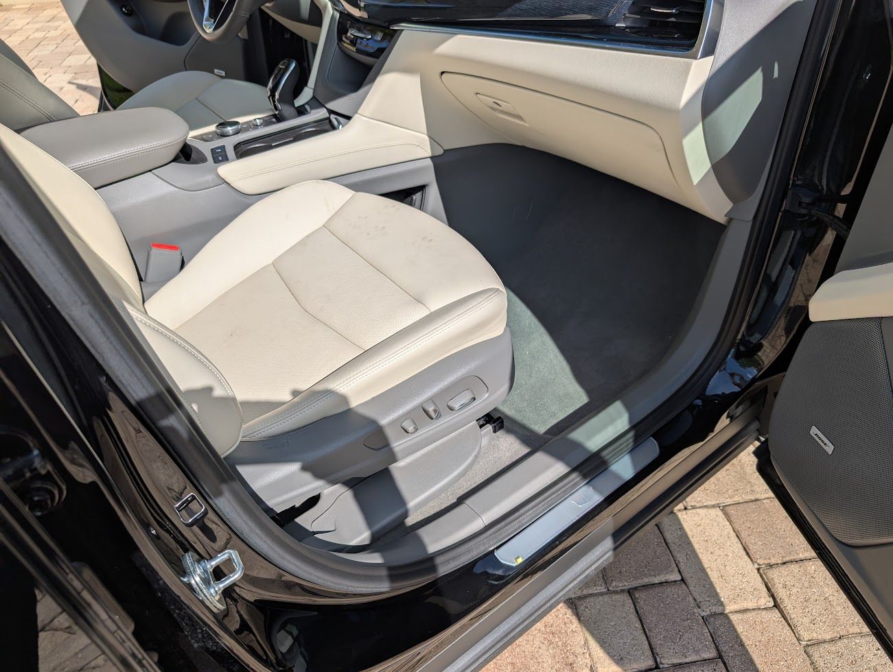Used 2025 Cadillac XT6 Premium Luxury w/ Technology Package FWD image 11