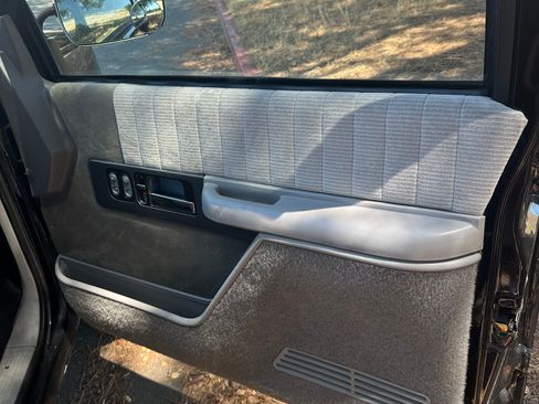 Used 1992 Chevrolet Silverado 1500 2WD Regular Cab image 14