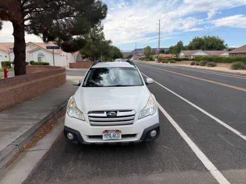 Used 2013 Subaru Outback 2.5i Premium w/ All-Weather Pkg AWD/4WD image 2