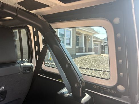Used 2020 Jeep Wrangler Unlimited Sahara w/ LED Lighting Group AWD/4WD image 15
