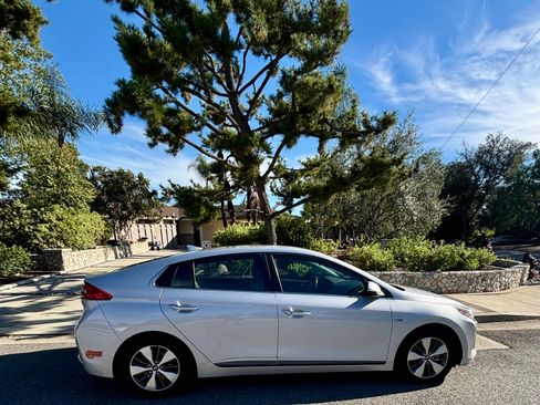 Used 2019 Hyundai Ioniq Limited image 9