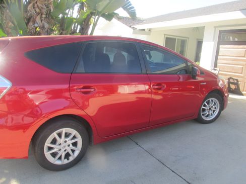 Used 2012 Toyota Prius V Two image 2
