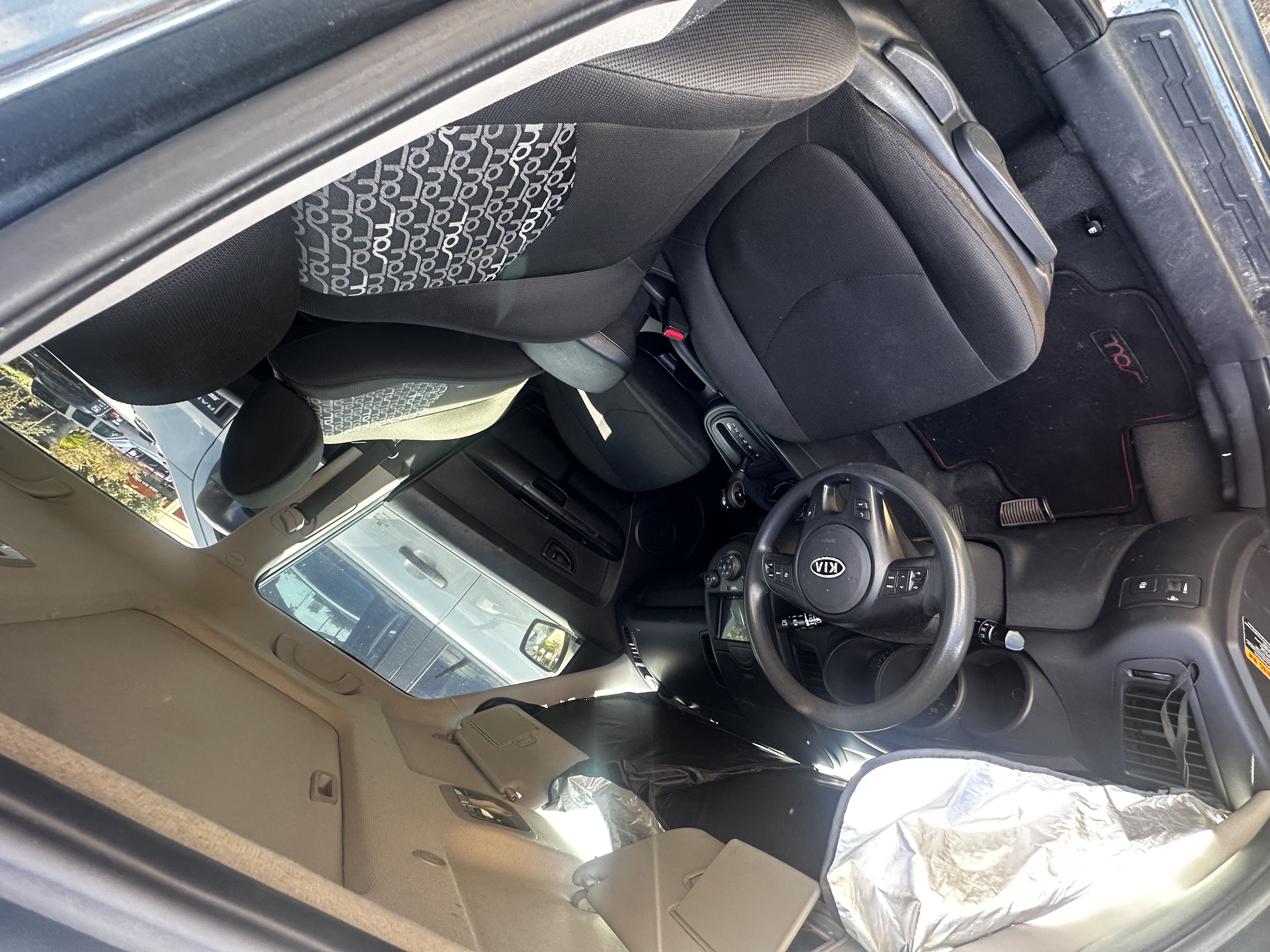 Used 2010 Kia Soul + w/ Denim Special Edition Pkg FWD image 9