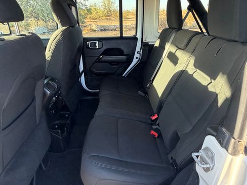 Used 2019 Jeep Wrangler Unlimited Sahara AWD/4WD image 12