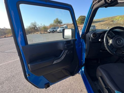 Used 2015 Jeep Wrangler Sport w/ Quick Order Package 24S AWD/4WD image 11