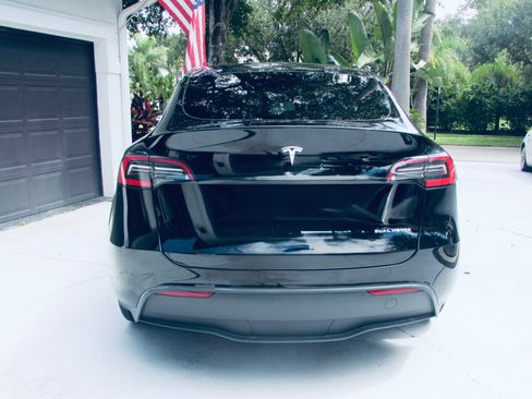 Used 2021 Tesla Model Y Long Range AWD/4WD image 2