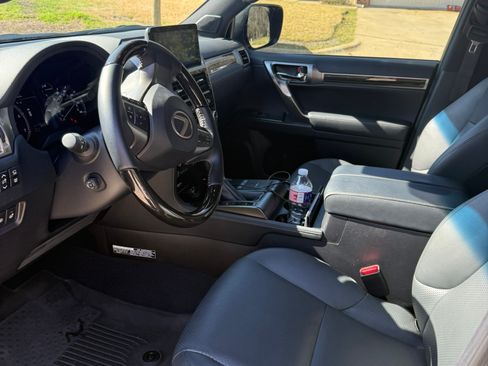 Used 2023 Lexus GX 460 Luxury w/ Sport Design Package image 11