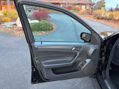 Used 2003 Mercedes-Benz C 230 Sedan image 15