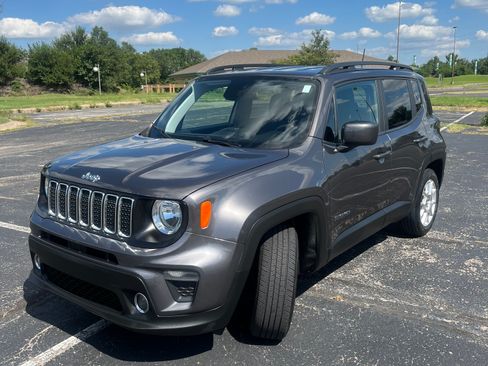 Used 2019 Jeep Renegade Latitude FWD image 1