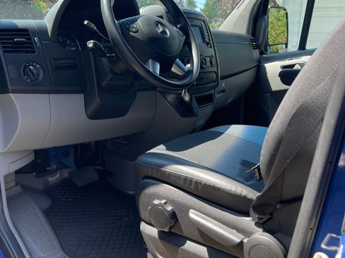 Used 2016 Mercedes-Benz Sprinter 2500 image 21