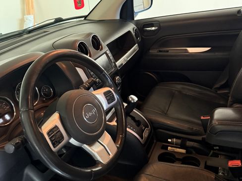 Used 2014 Jeep Compass Limited w/ Sun/Sound Group image 4