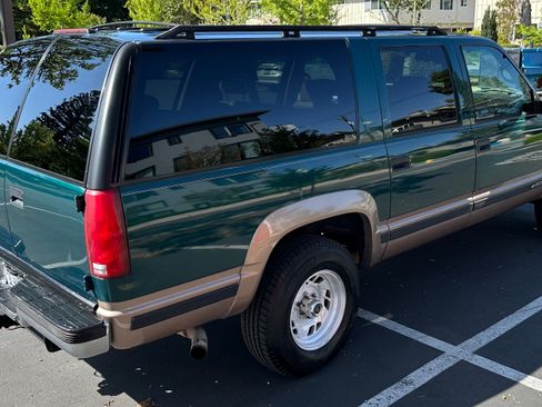 Used 1995 Chevrolet Suburban 4WD image 5
