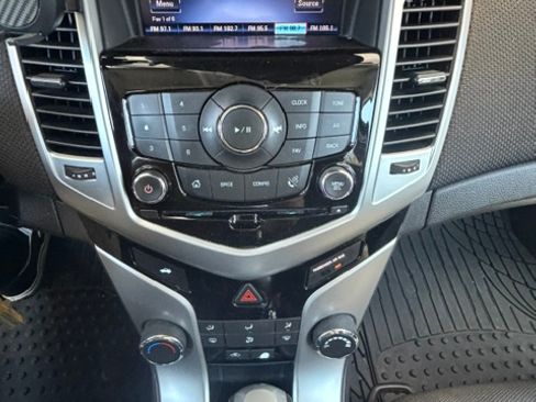 Used 2015 Chevrolet Cruze LT FWD image 11