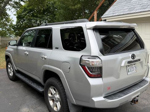 Used 2020 Toyota 4Runner SR5 AWD/4WD image 6