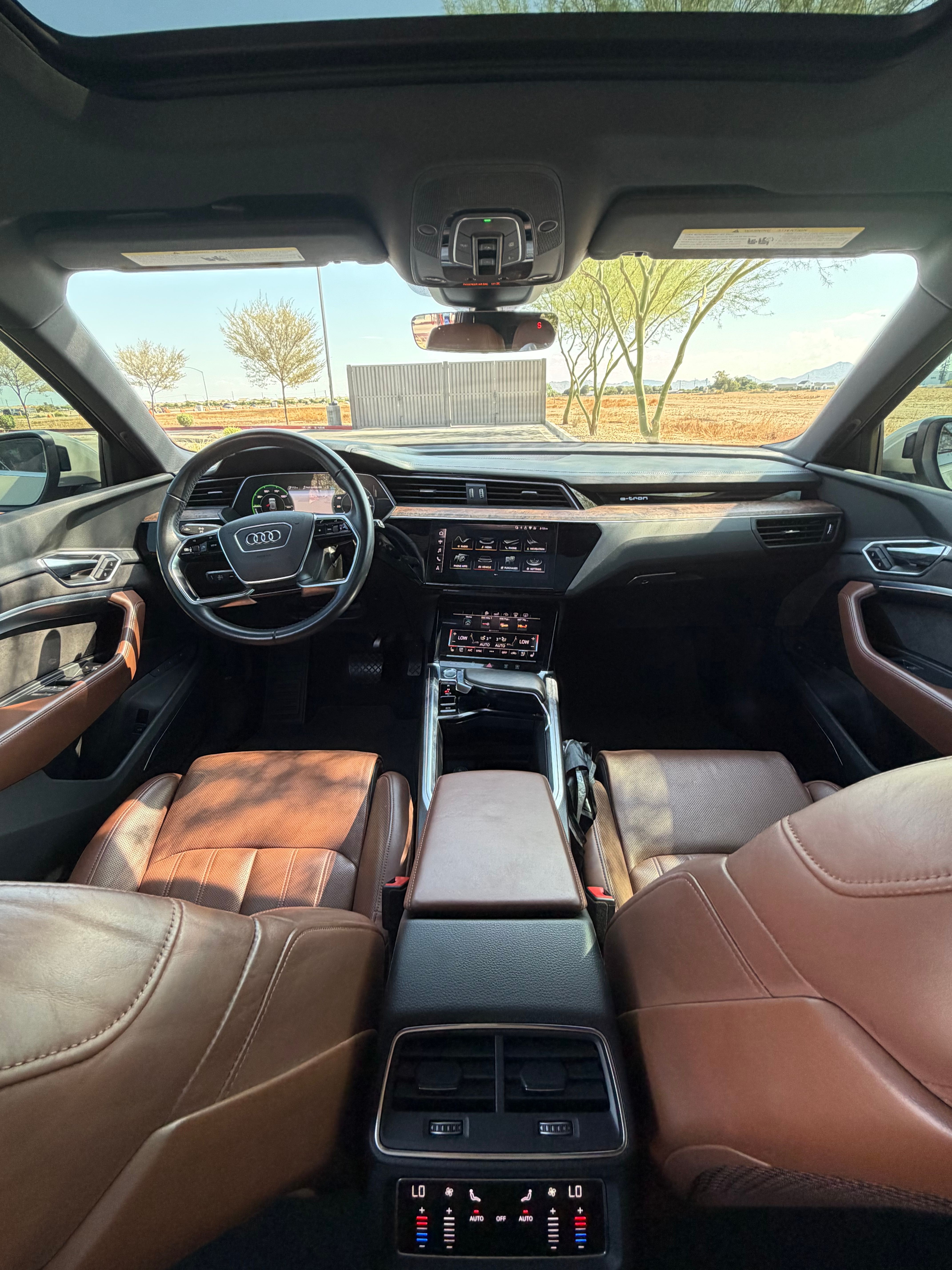 Used 2019 Audi e-tron Prestige w/ Prestige Package AWD/4WD image 13