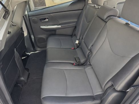 Used 2013 Toyota Prius V Five image 17