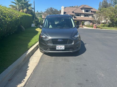 Used 2022 Ford Transit Connect XLT w/ XLT Premium Package image 4