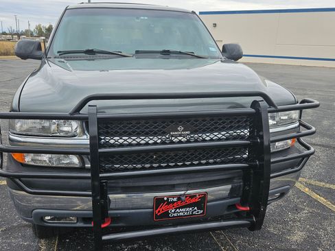Used 2002 Chevrolet Suburban LS image 18