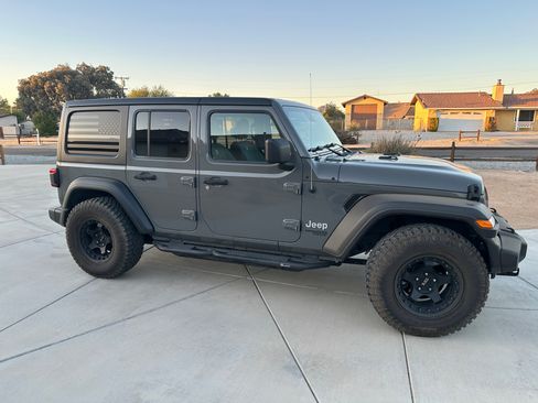 Used 2020 Jeep Wrangler Unlimited Sport S image 13