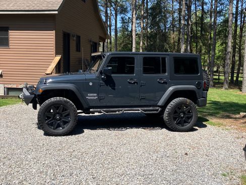 Used 2017 Jeep Wrangler Unlimited Sport w/ Connectivity Group image 5