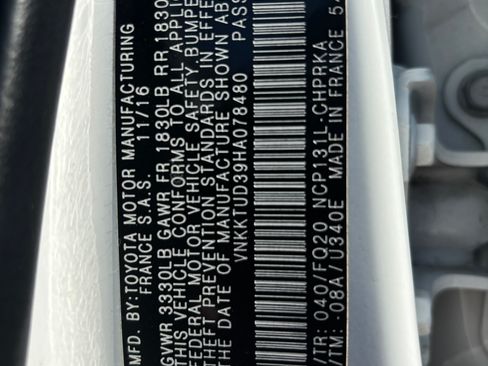 Used 2017 Toyota Yaris L image 29