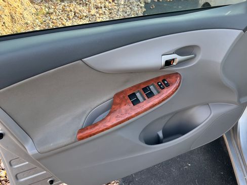 Used 2010 Toyota Corolla LE image 27