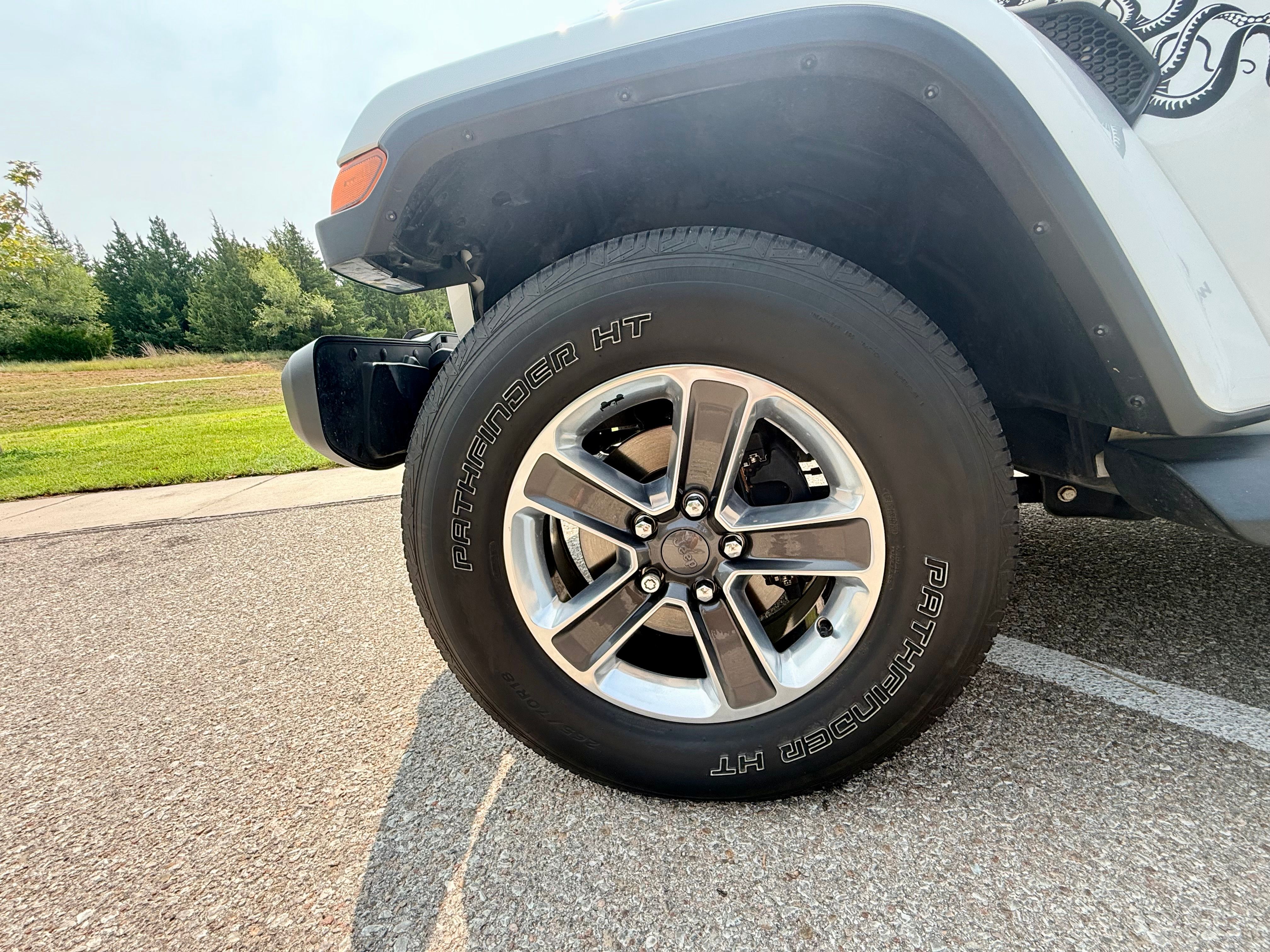 Used 2018 Jeep Wrangler Unlimited Sahara AWD/4WD image 10