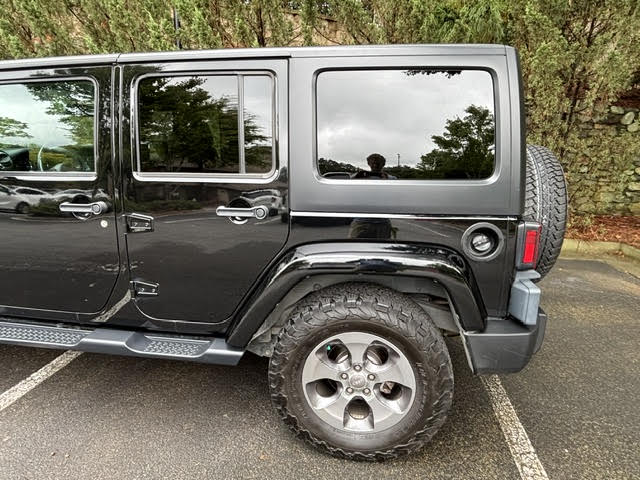 Used 2018 Jeep Wrangler Unlimited Sahara AWD/4WD image 6