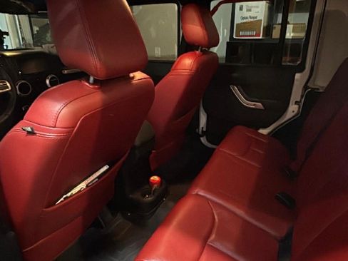 Used 2013 Jeep Wrangler Unlimited Rubicon image 4