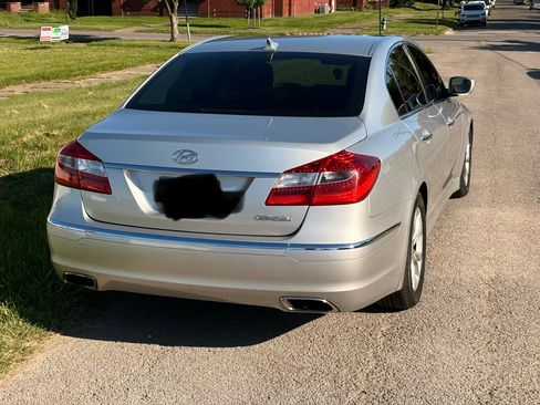 Used 2013 Hyundai Genesis 3.8 RWD image 8