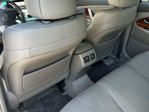 Used 2011 Toyota Camry XLE w/ XLE Extra-Value Pkg #1 FWD image 10