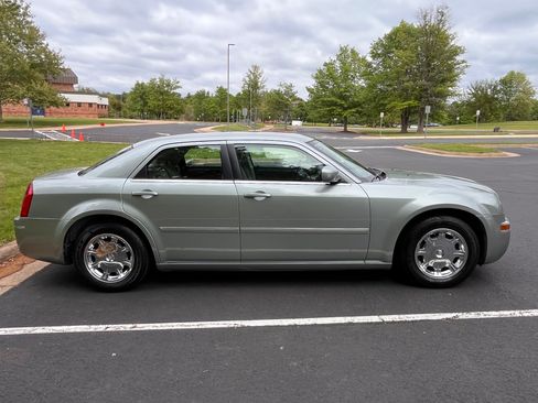 Used 2006 Chrysler 300 Touring RWD image 9