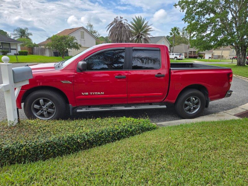 Used 2012 Nissan Titan SV w/ SV Value Truck Pkg RWD image 2