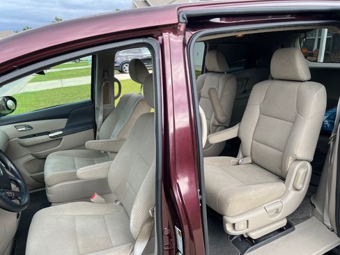 Used 2014 Honda Odyssey LX image 8