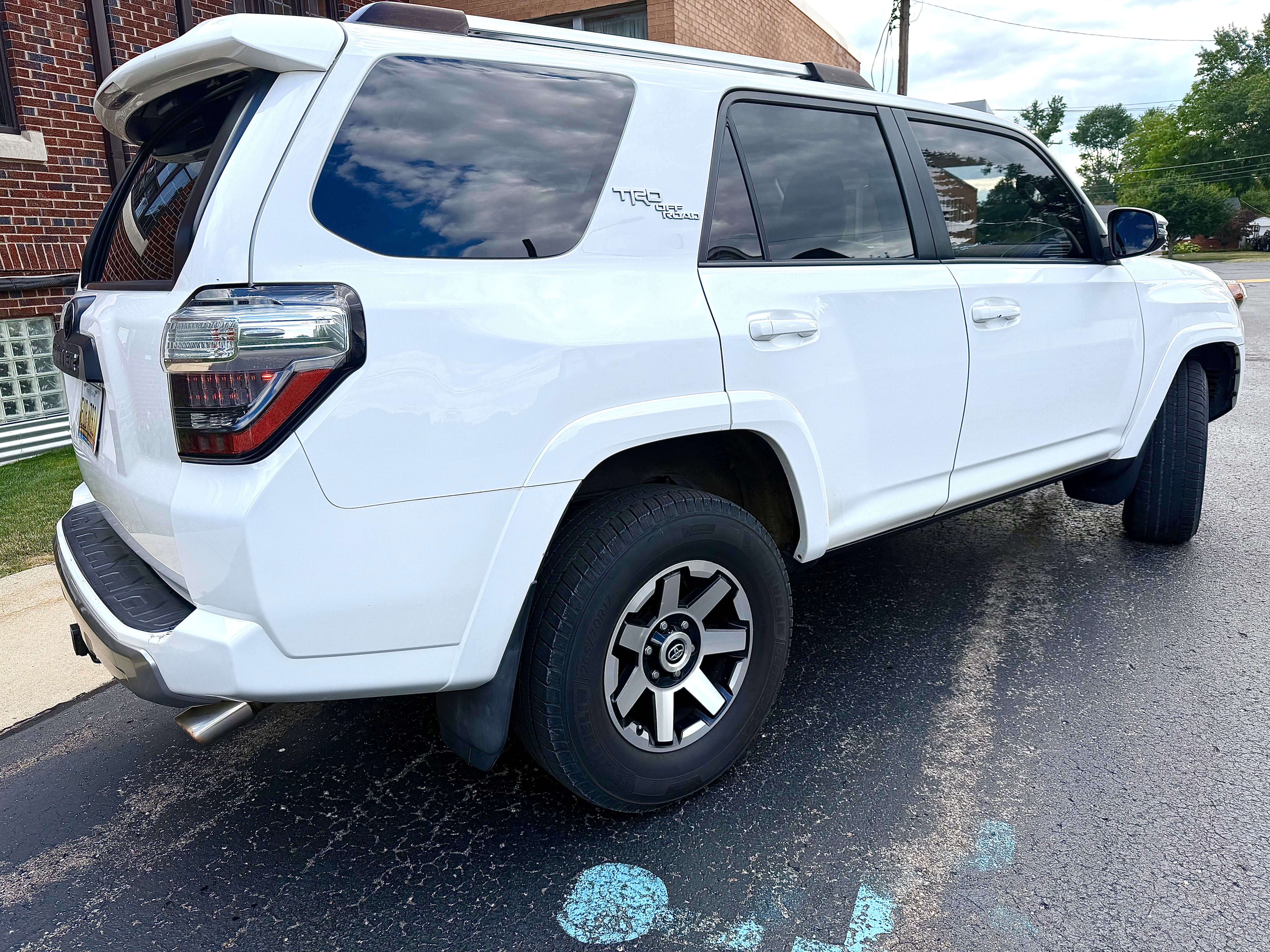 Used 2017 Toyota 4Runner TRD Off-Road Premium AWD/4WD image 2